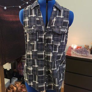 NWOT Sleeveless Button-down Top